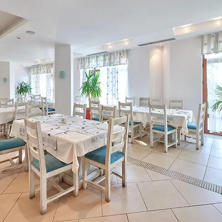 Oasis Del Mare Front 4*