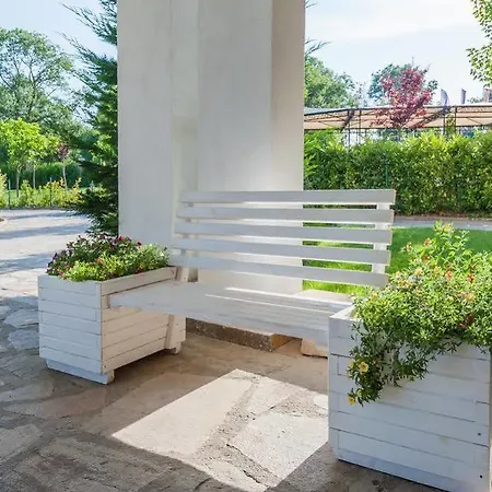 Oasis Del Mare Front Lozenec